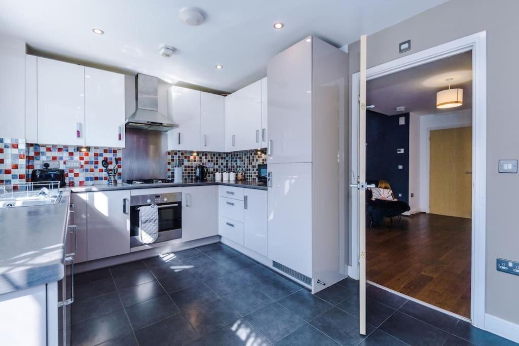 Modern Townhouse Near Coop Live Etihad Villa Manchester Exterior photo